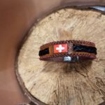 Lederen armband luxe plus. Met afbeelding van zwitserse vlag.