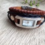 Horloge met paardenhaar op een lederen band