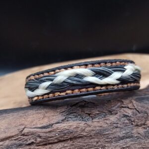 Armband van leer met paardenhaar