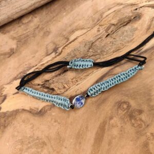 Macramé armbandje met RVS tussenzetsel